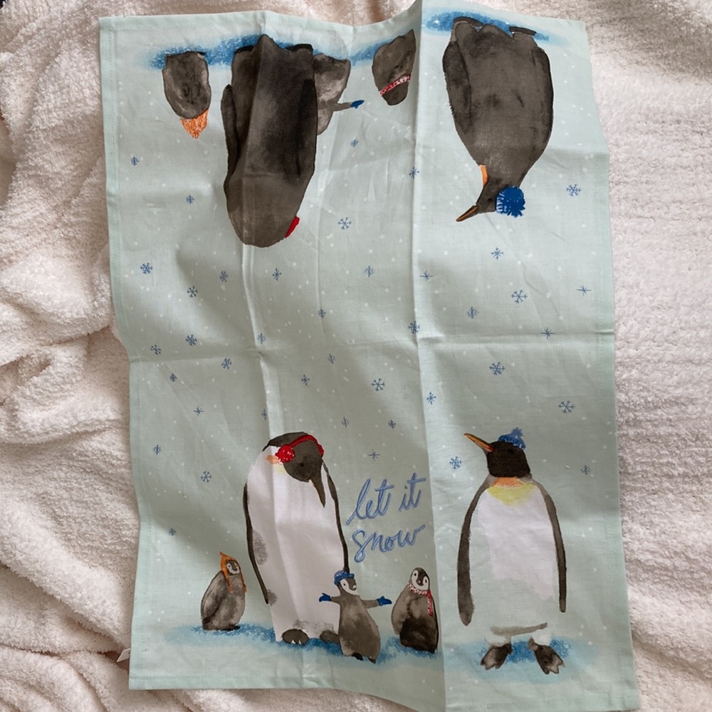 Towel from💕Anthropologie… Holiday edition.. let it snow💕 - Picture 6 of 12